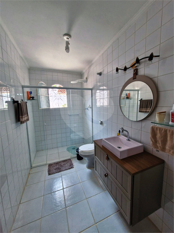 Casa Térrea em Condomínio Fechado, 03 Dormitórios, 01 Suíte e 04 Vagas