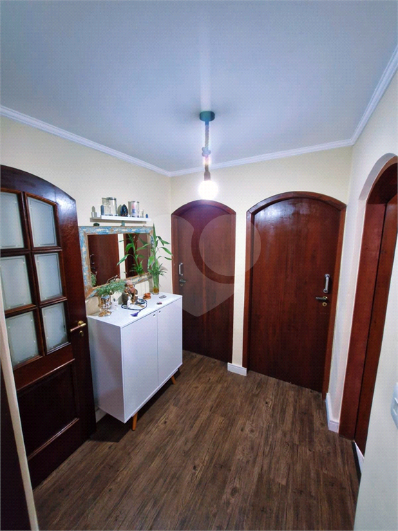 Casa Térrea em Condomínio Fechado, 03 Dormitórios, 01 Suíte e 04 Vagas