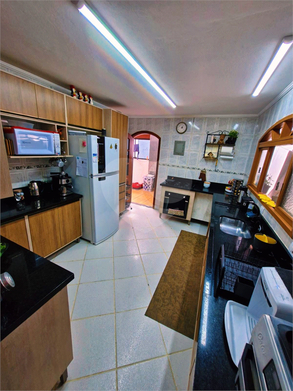 Casa Térrea em Condomínio Fechado, 03 Dormitórios, 01 Suíte e 04 Vagas