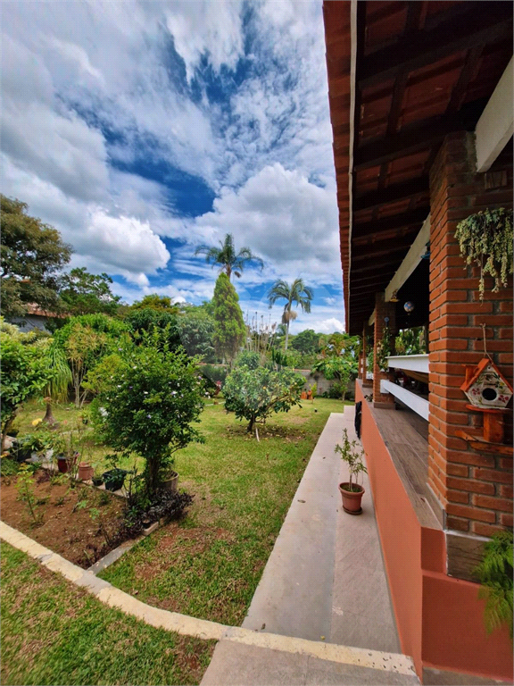 Casa Térrea em Condomínio Fechado, 03 Dormitórios, 01 Suíte e 04 Vagas