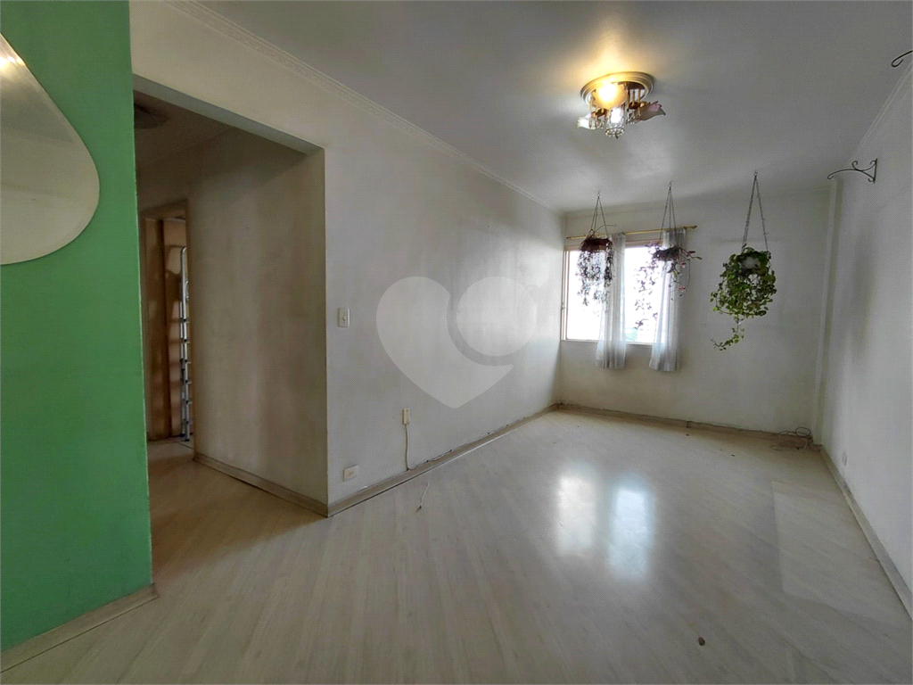 Imóvel de 85m² com muito potencial de reforma 3 quartos sala cozinha e lavanderia Vila Romana