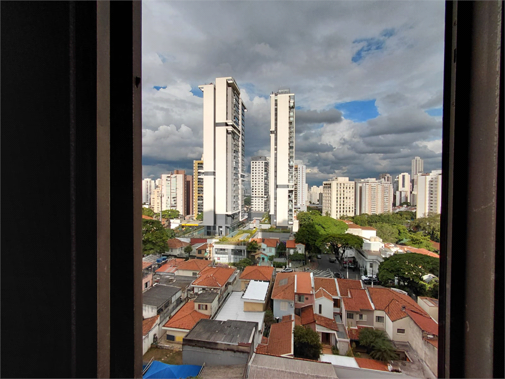 Imóvel de 85m² com muito potencial de reforma 3 quartos sala cozinha e lavanderia Vila Romana