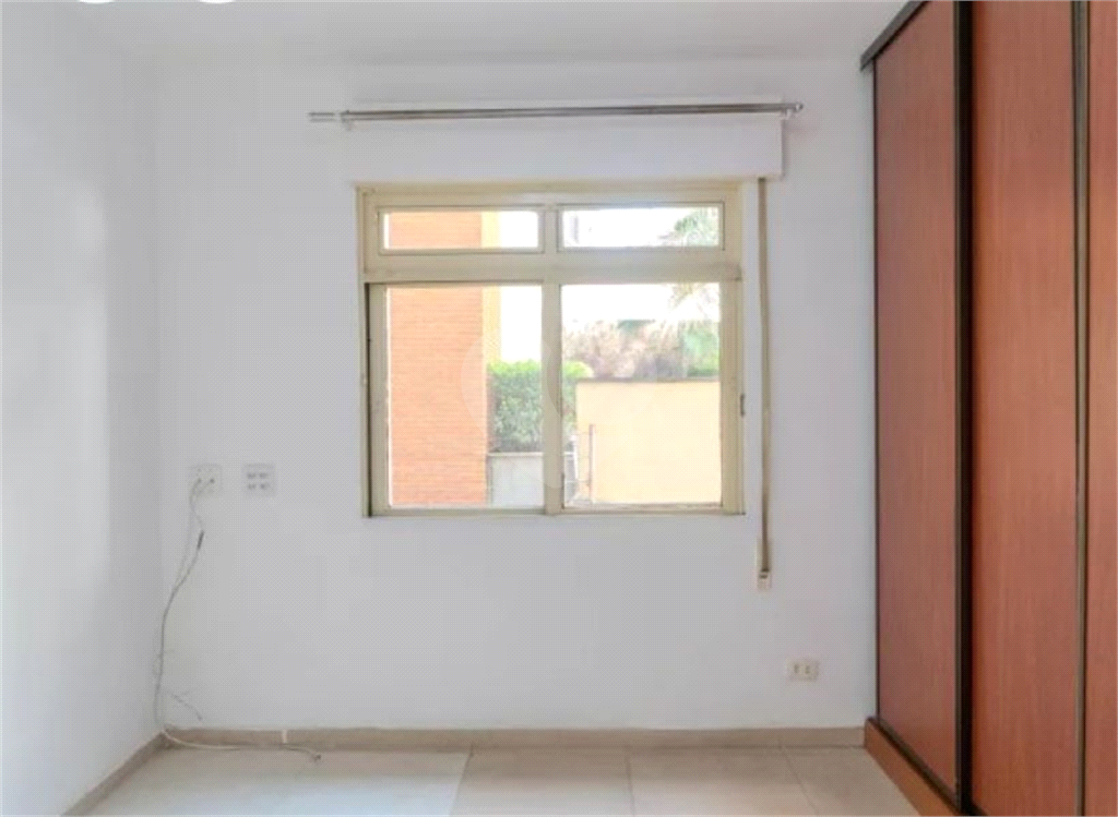 Apartamento amplo à venda na Bela Vista, a 500m Metrô São Joaquim, com 3 dormitórios, 1 vaga de garagem