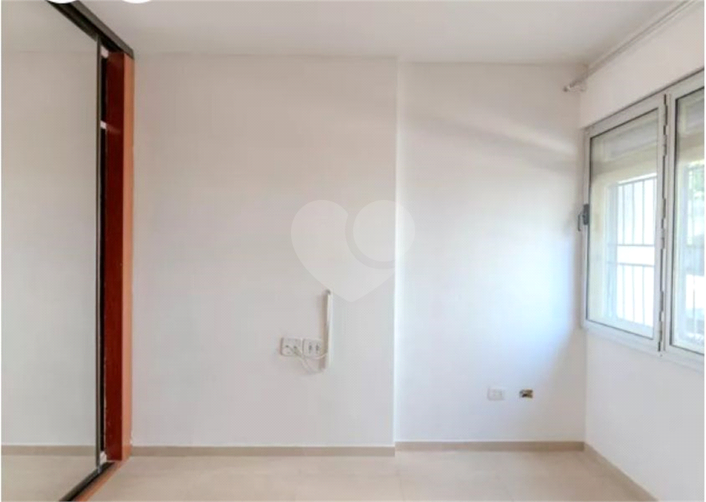 Apartamento amplo à venda na Bela Vista, a 500m Metrô São Joaquim, com 3 dormitórios, 1 vaga de garagem