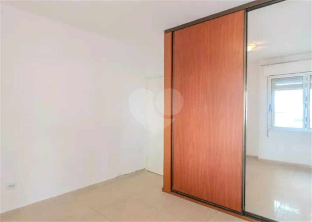 Apartamento amplo à venda na Bela Vista, a 500m Metrô São Joaquim, com 3 dormitórios, 1 vaga de garagem