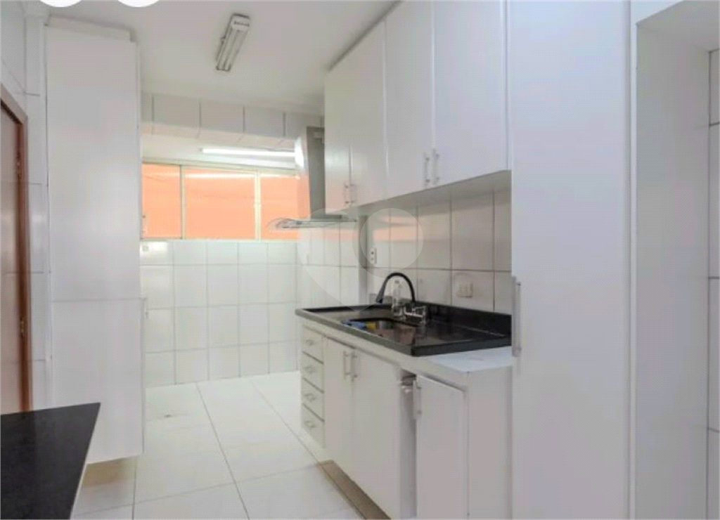 Apartamento amplo à venda na Bela Vista, a 500m Metrô São Joaquim, com 3 dormitórios, 1 vaga de garagem