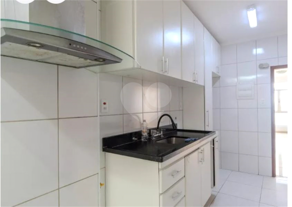 Apartamento amplo à venda na Bela Vista, a 500m Metrô São Joaquim, com 3 dormitórios, 1 vaga de garagem