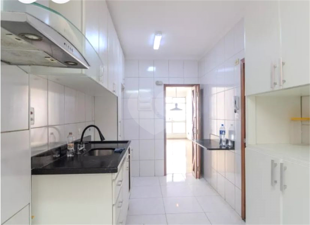 Apartamento amplo à venda na Bela Vista, a 500m Metrô São Joaquim, com 3 dormitórios, 1 vaga de garagem