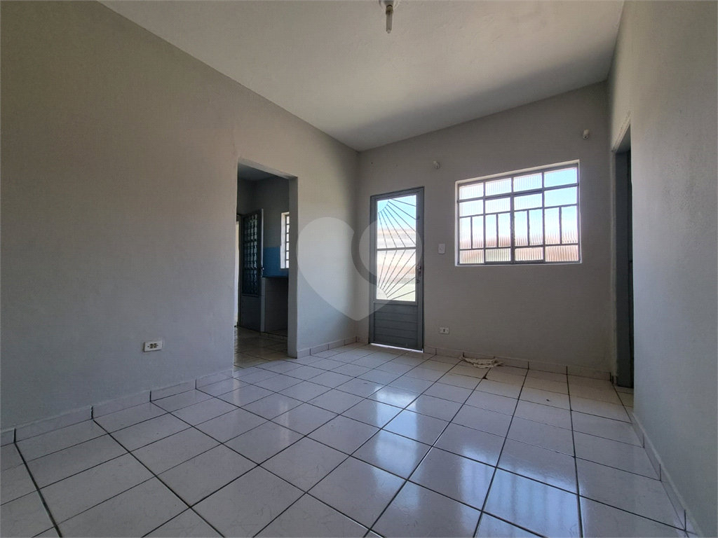 Casa terrea no Tremembe, com 250 m2,, proximo,  ao Supermercados Ourinhos.