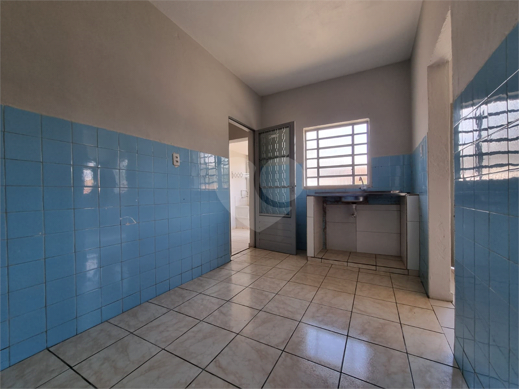 Casa terrea no Tremembe, com 250 m2,, proximo,  ao Supermercados Ourinhos.