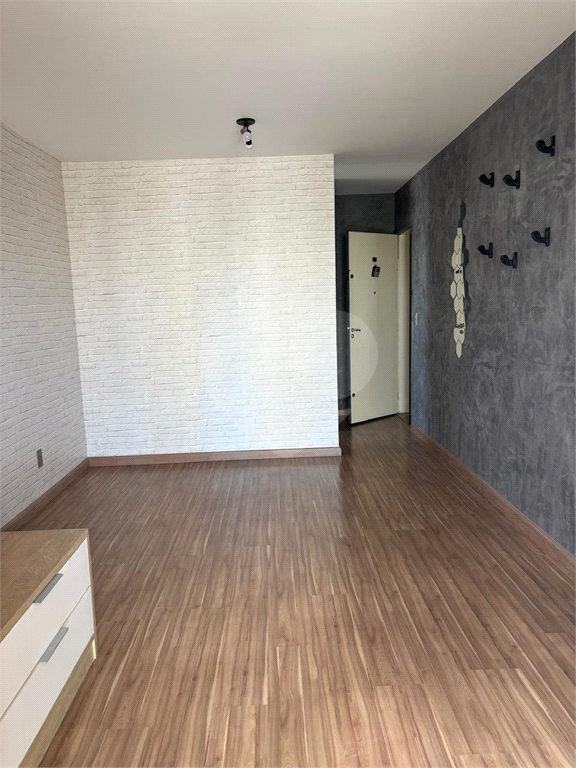 Apartamento à venda com varanda e churrasqueira no Jaguaré