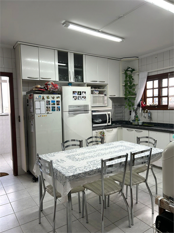 Oportunidade! Sobrado Mobiliado, Espaçoso e Pronto para Entrar e Morar 3 DORMITÓRIOS E 5 VAGAS