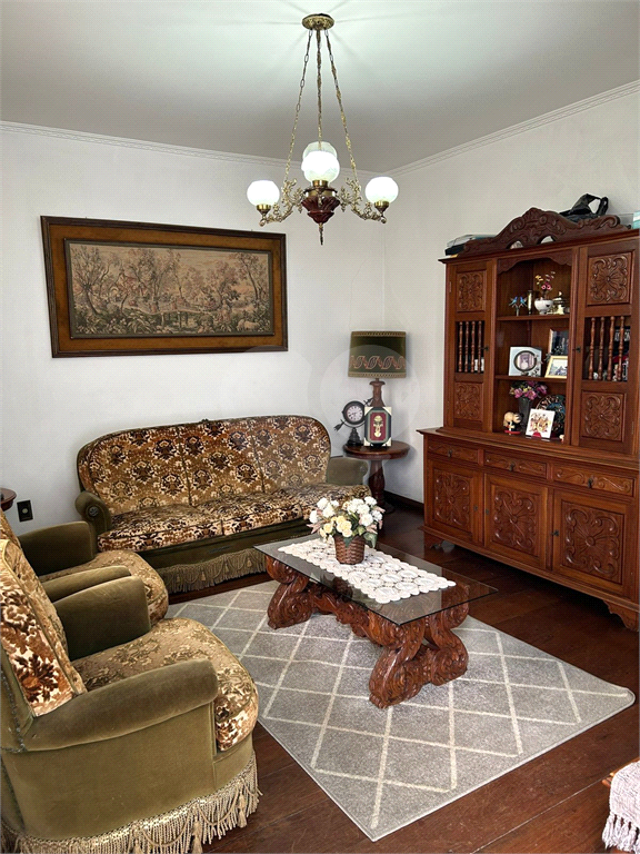 Oportunidade! Sobrado Mobiliado, Espaçoso e Pronto para Entrar e Morar 3 DORMITÓRIOS E 5 VAGAS