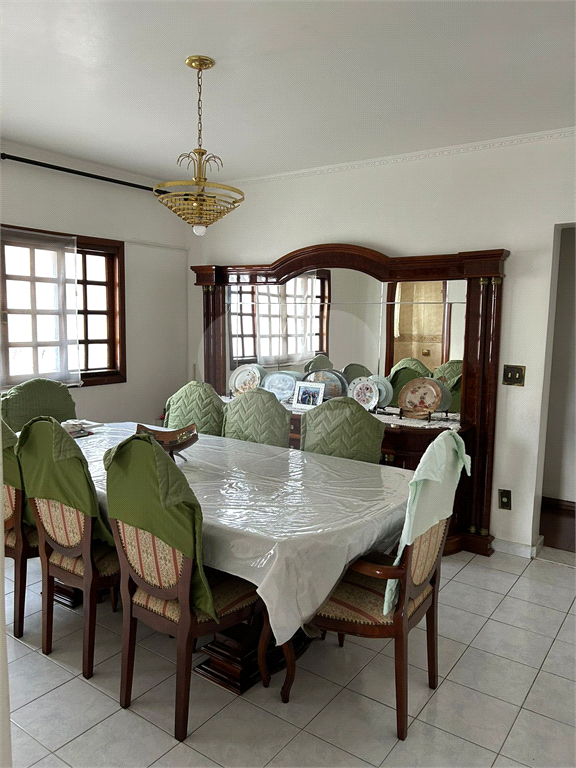 Oportunidade! Sobrado Mobiliado, Espaçoso e Pronto para Entrar e Morar 3 DORMITÓRIOS E 5 VAGAS