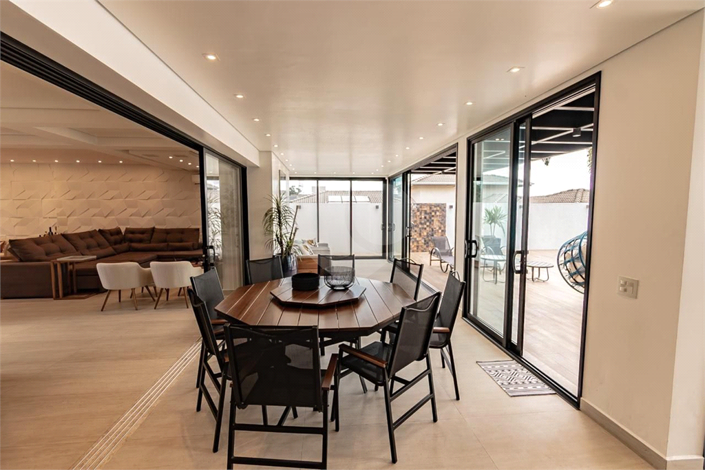 Casa de Alto Padrão à Venda no Condomínio Shambala III em Atibaia – 4 Suítes, Porteira Fechada e Lazer Completo