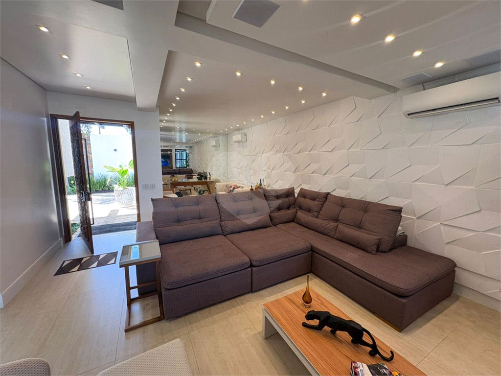 Casa de Alto Padrão à Venda no Condomínio Shambala III em Atibaia – 4 Suítes, Porteira Fechada e Lazer Completo