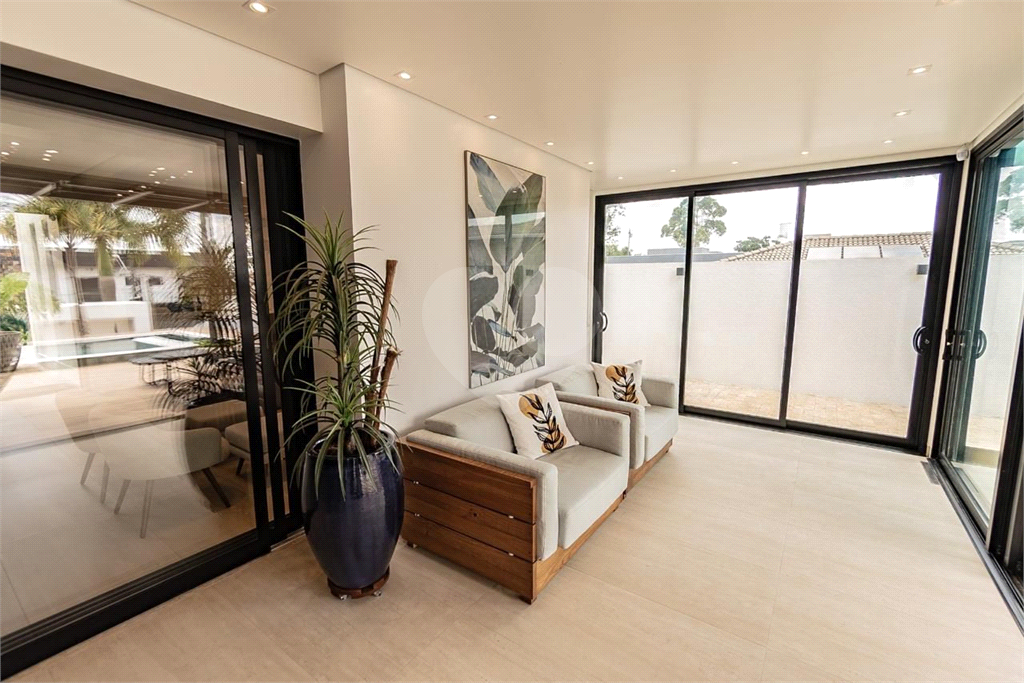 Casa de Alto Padrão à Venda no Condomínio Shambala III em Atibaia – 4 Suítes, Porteira Fechada e Lazer Completo