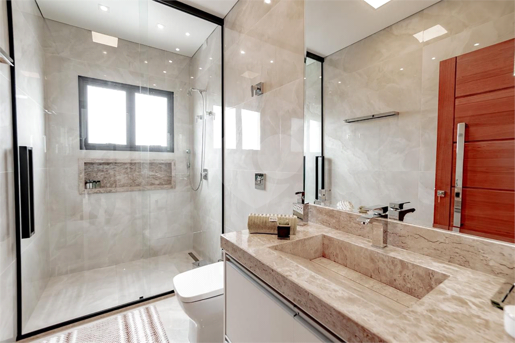 Casa de Alto Padrão à Venda no Condomínio Shambala III em Atibaia – 4 Suítes, Porteira Fechada e Lazer Completo