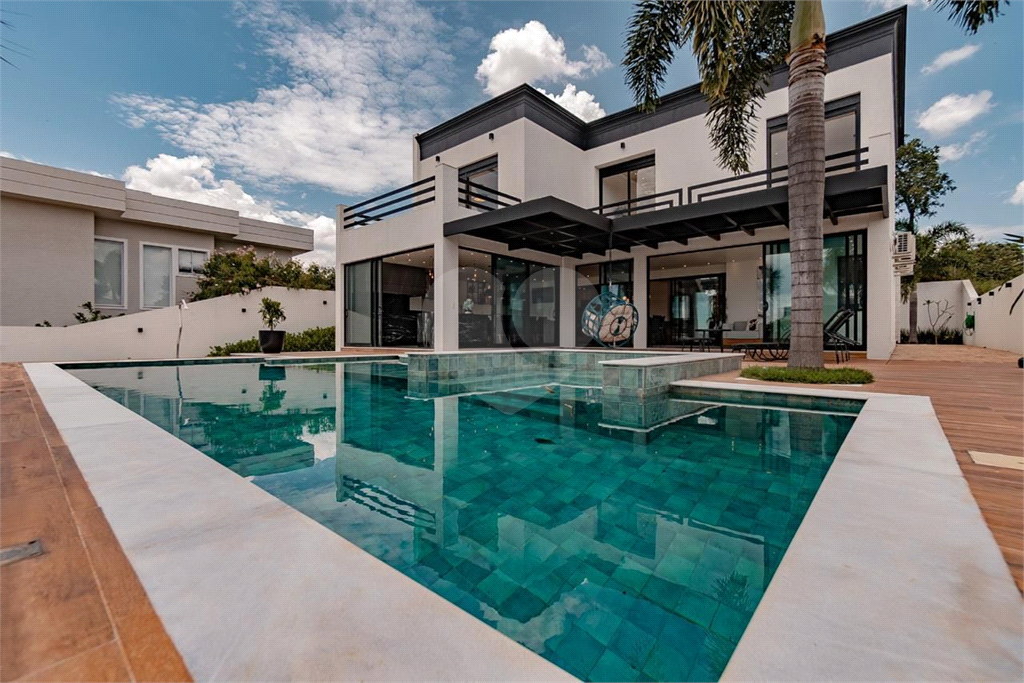 Casa de Alto Padrão à Venda no Condomínio Shambala III em Atibaia – 4 Suítes, Porteira Fechada e Lazer Completo