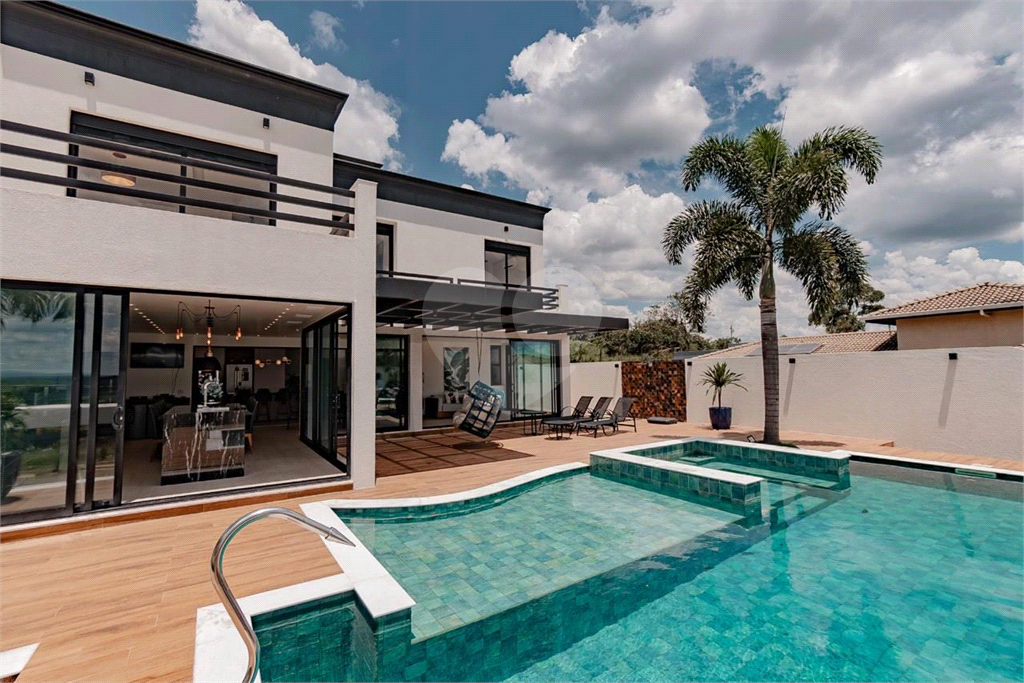 Casa de Alto Padrão à Venda no Condomínio Shambala III em Atibaia – 4 Suítes, Porteira Fechada e Lazer Completo