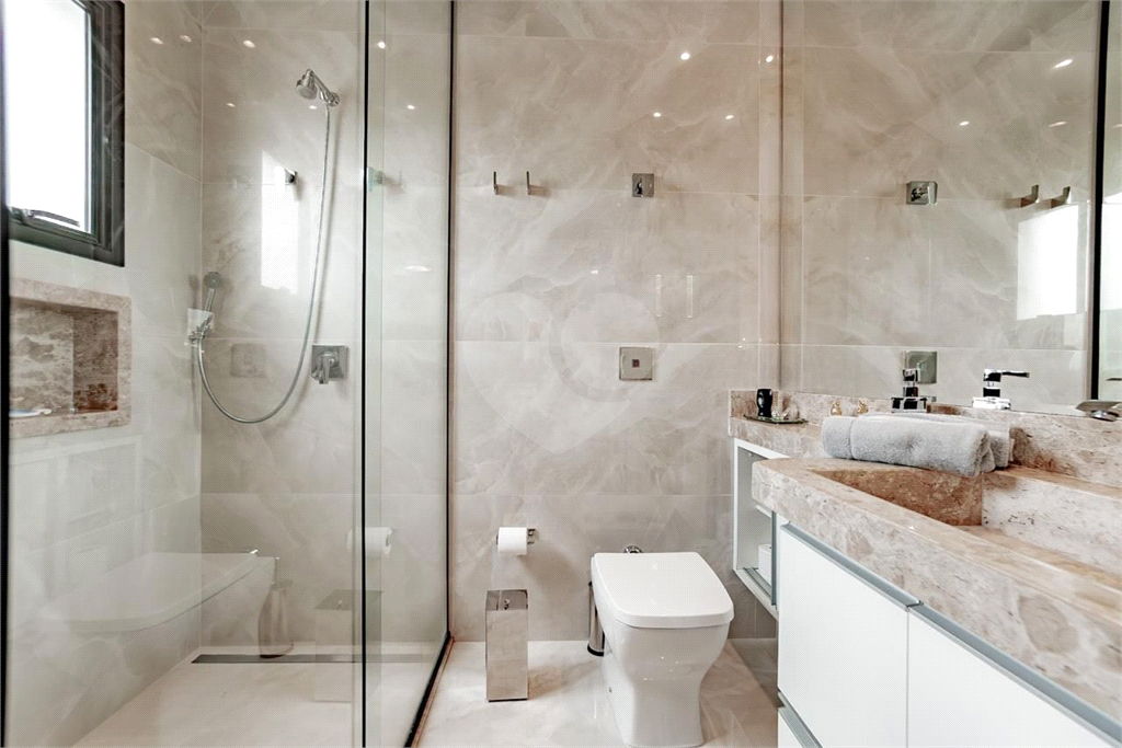 Casa de Alto Padrão à Venda no Condomínio Shambala III em Atibaia – 4 Suítes, Porteira Fechada e Lazer Completo