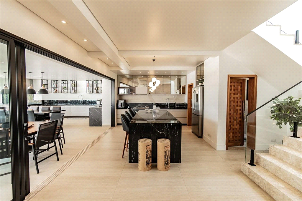 Casa de Alto Padrão à Venda no Condomínio Shambala III em Atibaia – 4 Suítes, Porteira Fechada e Lazer Completo