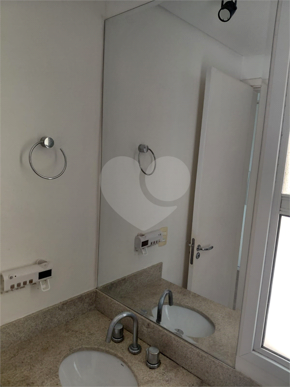 Apartamento à Venda 76m² - 2 Dormitórios - 1 Vaga - Porteira Fechada - Alphaville - SP