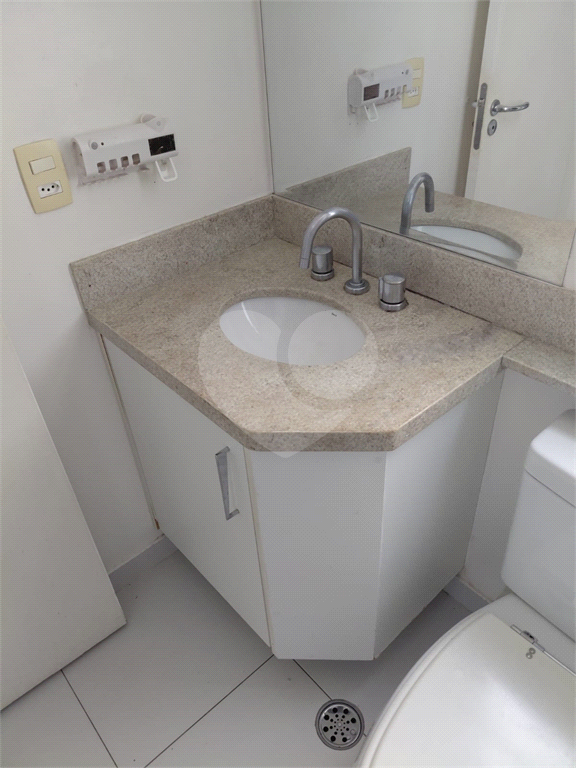 Apartamento à Venda 76m² - 2 Dormitórios - 1 Vaga - Porteira Fechada - Alphaville - SP