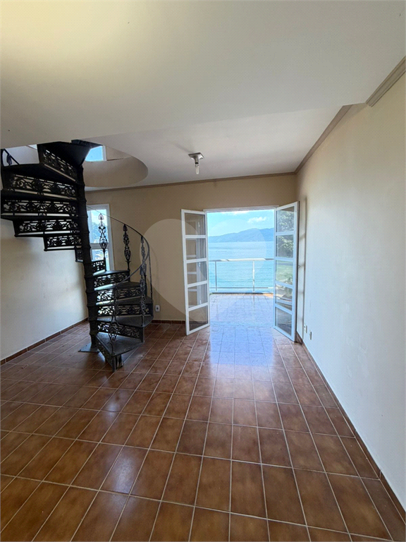 Cobertura exclusiva com vista para o mar na Martim de Sá – Caraguatatuba