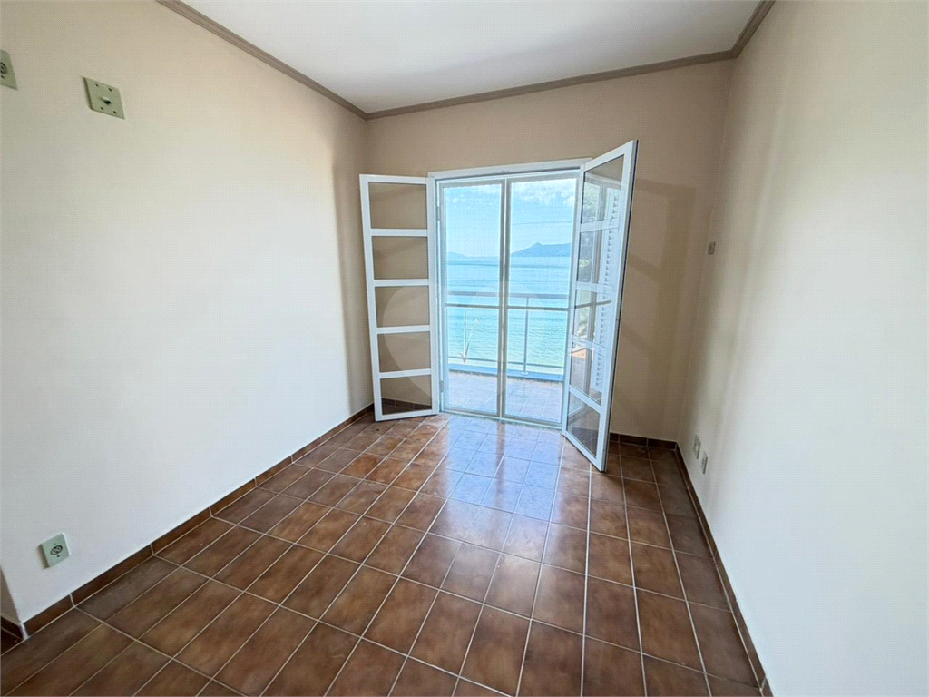 Cobertura exclusiva com vista para o mar na Martim de Sá – Caraguatatuba