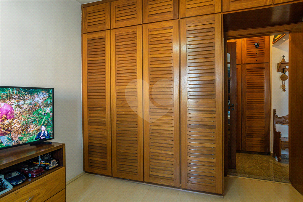 Imóvel de 123m² com sala de estar amplo 3 dormitórios, sendo 1 suíte, 2 vagas fixas de garagem Perdizes