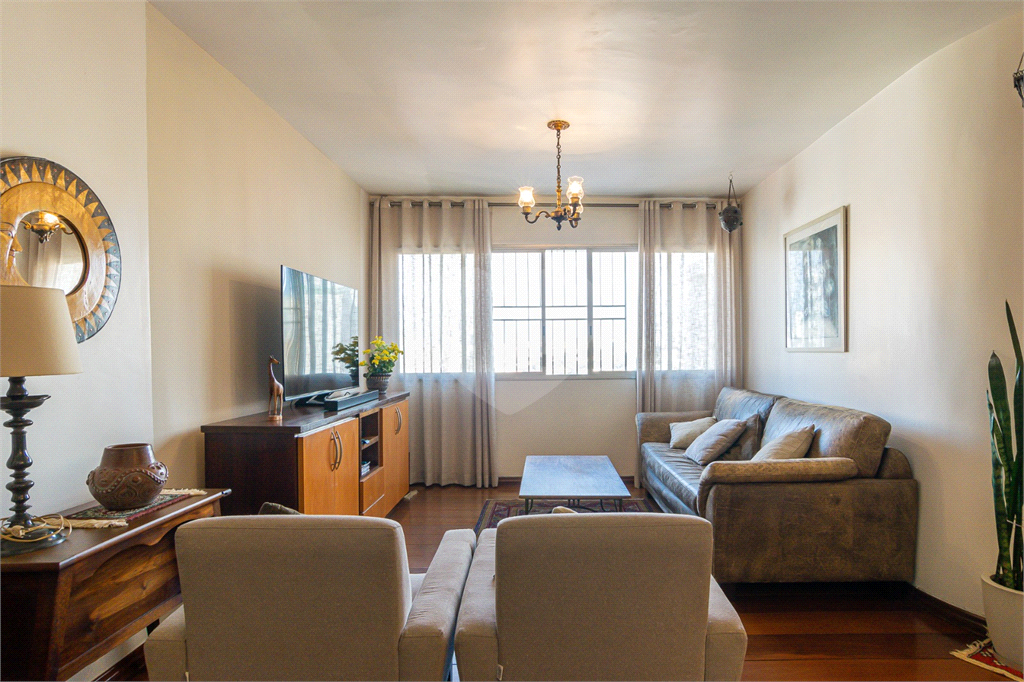 Imóvel de 123m² com sala de estar amplo 3 dormitórios, sendo 1 suíte, 2 vagas fixas de garagem Perdizes