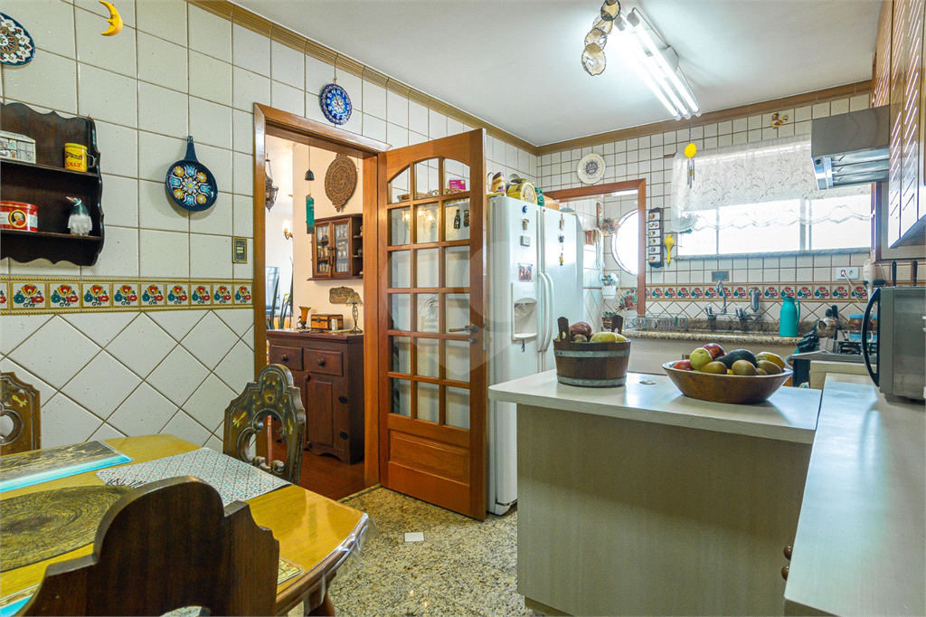 Imóvel de 123m² com sala de estar amplo 3 dormitórios, sendo 1 suíte, 2 vagas fixas de garagem Perdizes