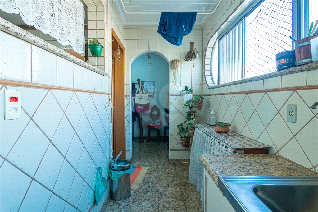 Imóvel de 123m² com sala de estar amplo 3 dormitórios, sendo 1 suíte, 2 vagas fixas de garagem Perdizes