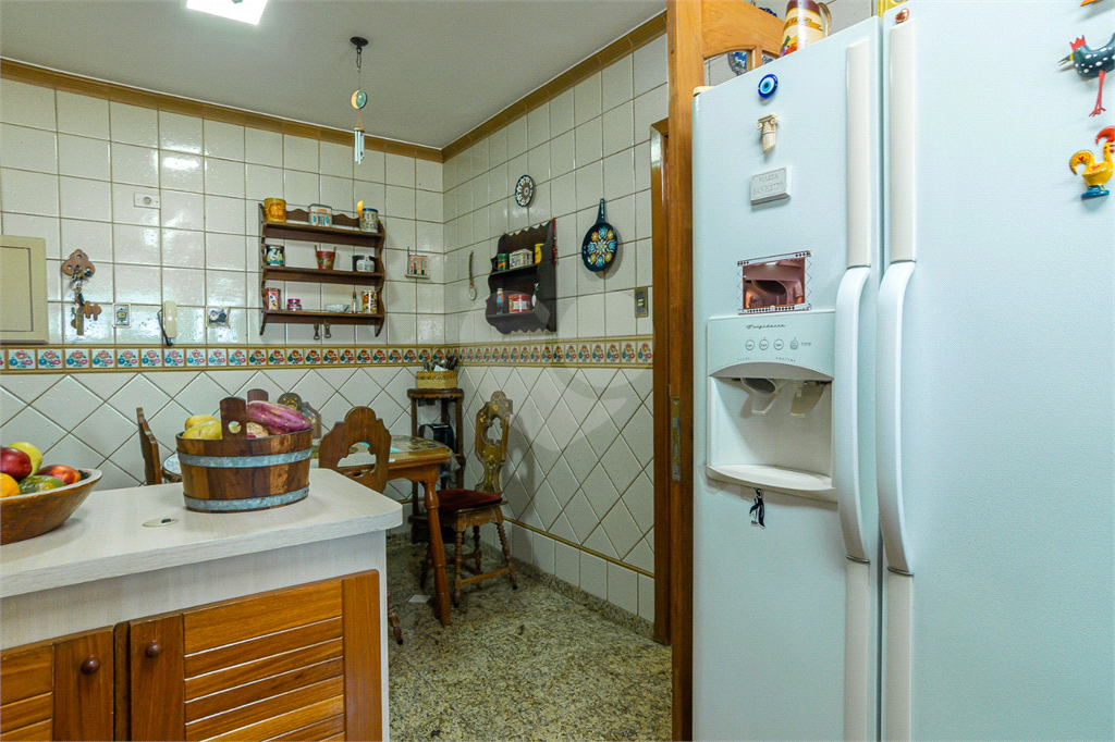 Imóvel de 123m² com sala de estar amplo 3 dormitórios, sendo 1 suíte, 2 vagas fixas de garagem Perdizes