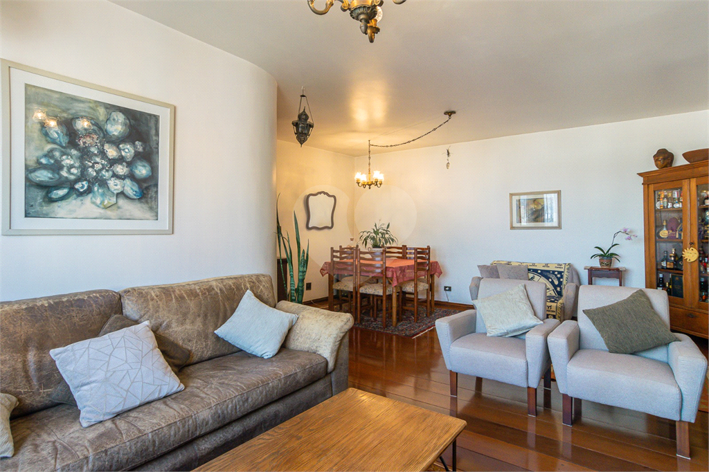 Imóvel de 123m² com sala de estar amplo 3 dormitórios, sendo 1 suíte, 2 vagas fixas de garagem Perdizes