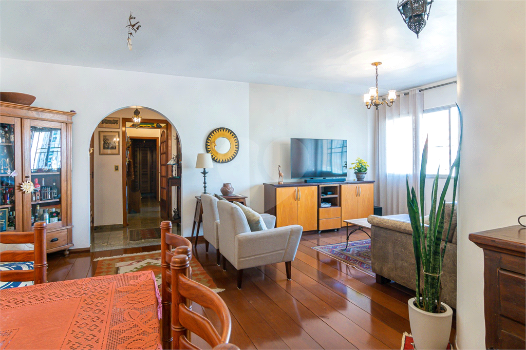 Imóvel de 123m² com sala de estar amplo 3 dormitórios, sendo 1 suíte, 2 vagas fixas de garagem Perdizes