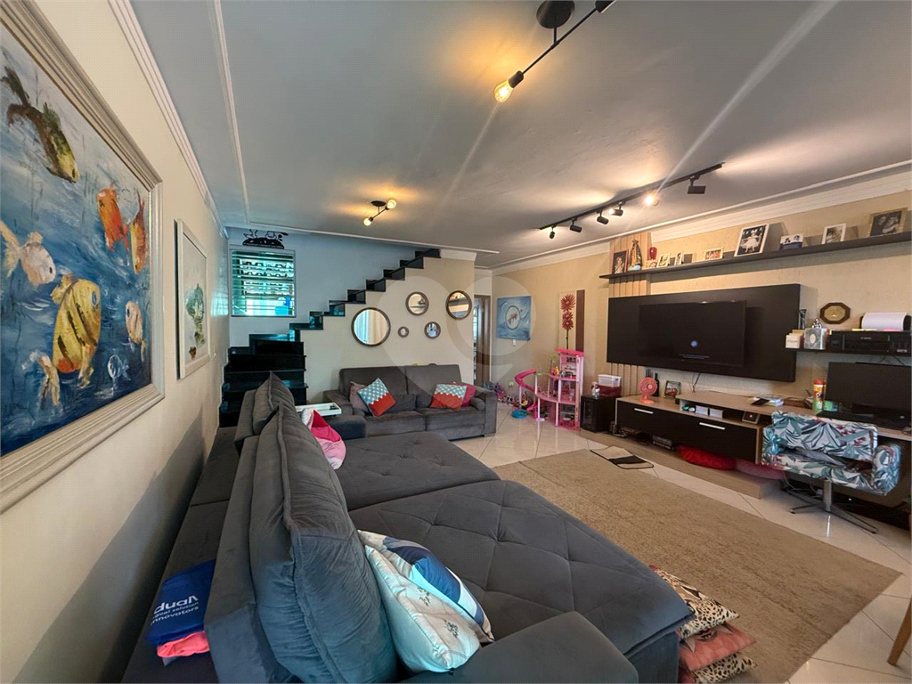 SOBRADO VILA CONSTANÇA  3 SUÍTES 2 VAGAS PISCINA ÁREA GOURMET REPLETO DE ARMÁRIOS