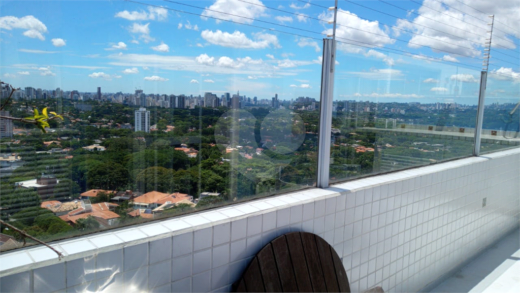 Cobertura a Venda no Alto de Pinheiros com 2 quartos