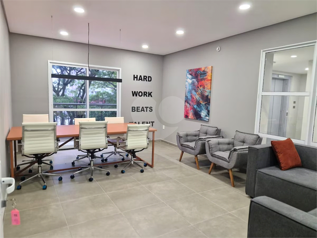 Apartamento Mobiliado a Venda no Campo Belo