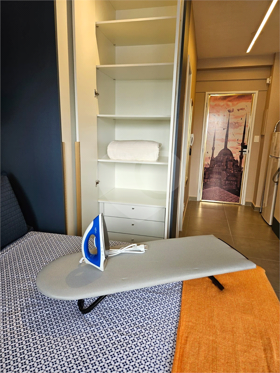 Apartamento Mobiliado a Venda no Campo Belo