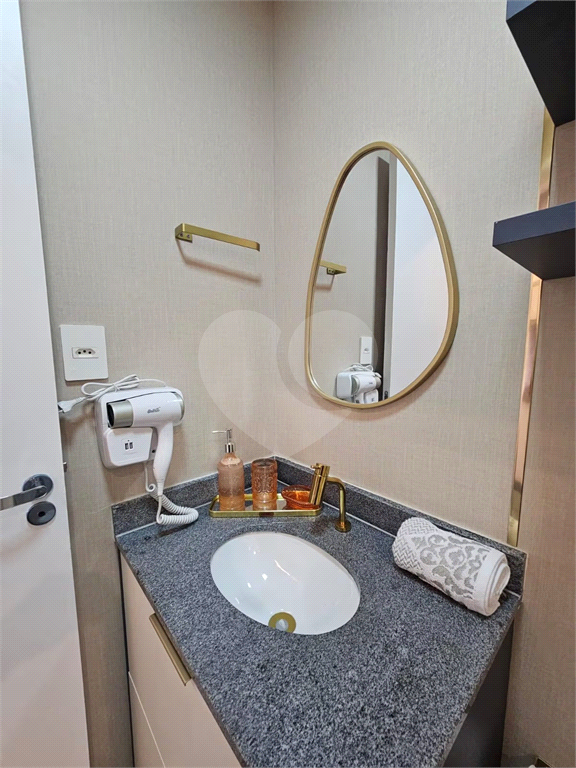 Apartamento Mobiliado a Venda no Campo Belo