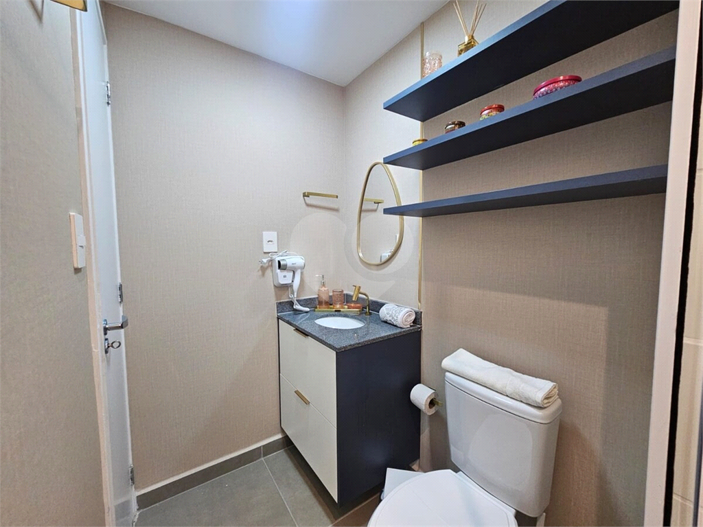 Apartamento Mobiliado a Venda no Campo Belo