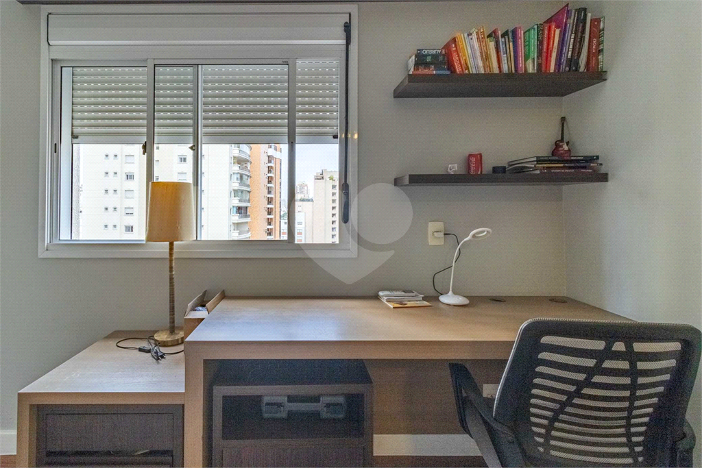 Design, Silêncio e Localização: O Ápice de Perdizes - São 230m² com 3 suítes e 5 vagas. Vista livre. 