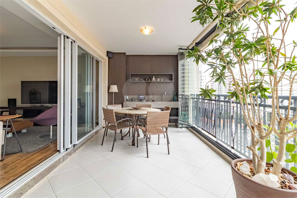 Design, Silêncio e Localização: O Ápice de Perdizes - São 230m² com 3 suítes e 5 vagas. Vista livre. 