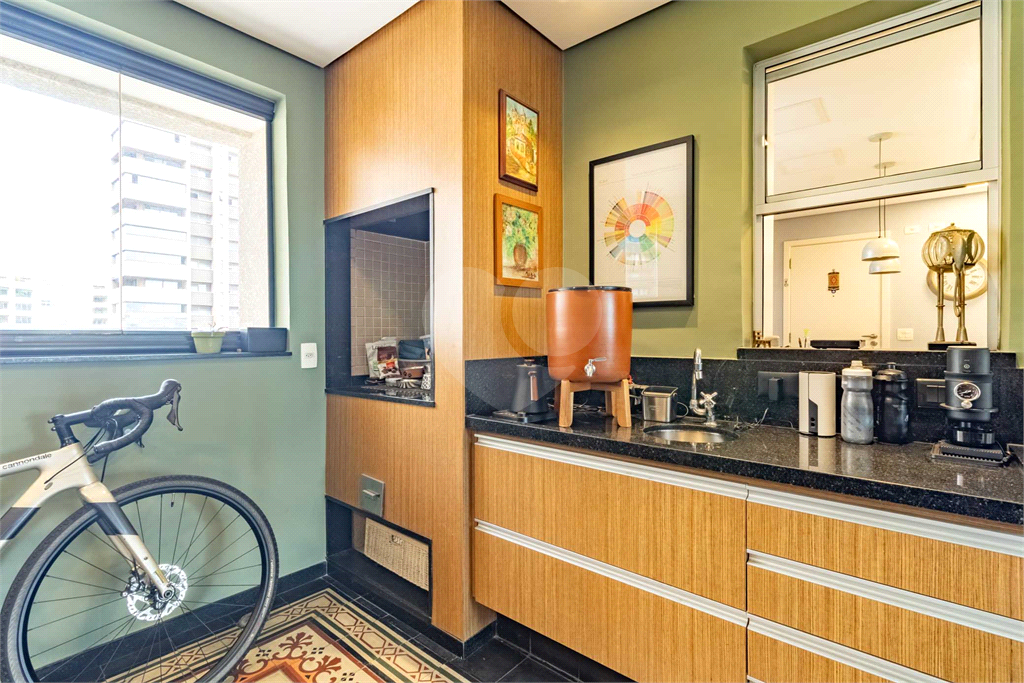 Design, Silêncio e Localização: O Ápice de Perdizes - São 230m² com 3 suítes e 5 vagas. Vista livre. 