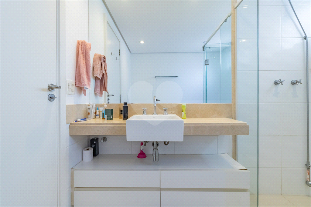 Design, Silêncio e Localização: O Ápice de Perdizes - São 230m² com 3 suítes e 5 vagas. Vista livre. 