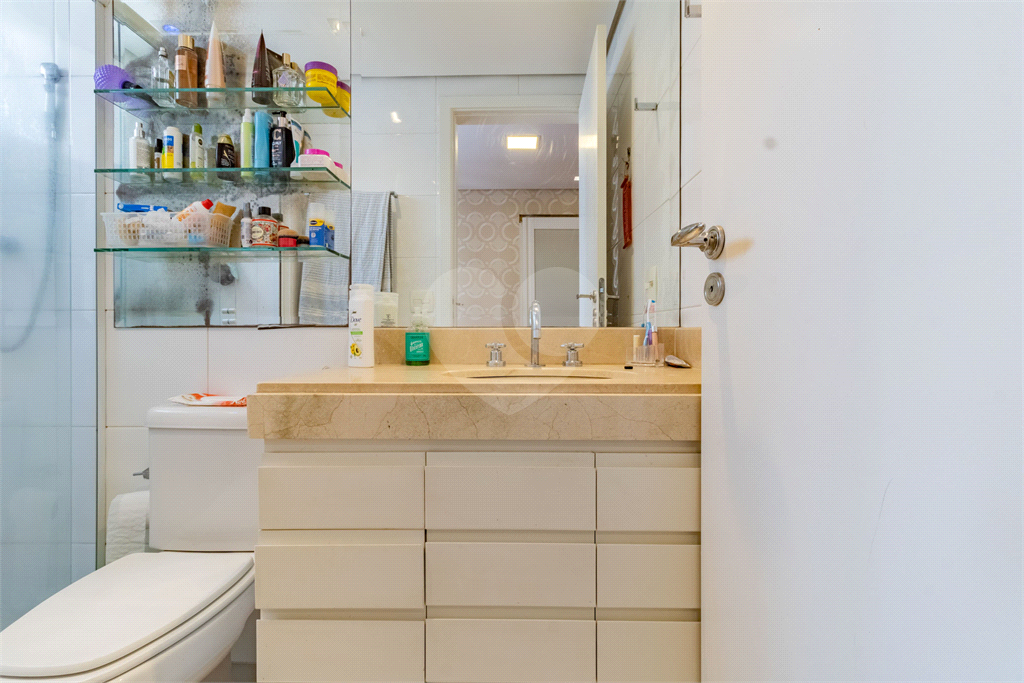 Design, Silêncio e Localização: O Ápice de Perdizes - São 230m² com 3 suítes e 5 vagas. Vista livre. 