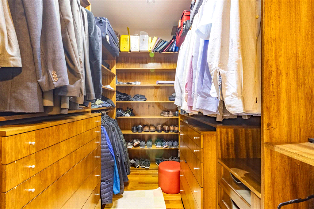 Design, Silêncio e Localização: O Ápice de Perdizes - São 230m² com 3 suítes e 5 vagas. Vista livre. 