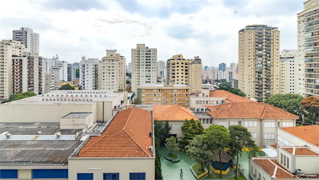 Design, Silêncio e Localização: O Ápice de Perdizes - São 230m² com 3 suítes e 5 vagas. Vista livre. 